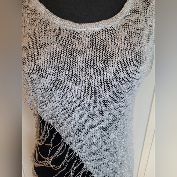 POL Distressed Gray Cutout Long Top. Size S NWOT - Picture 5 of 10